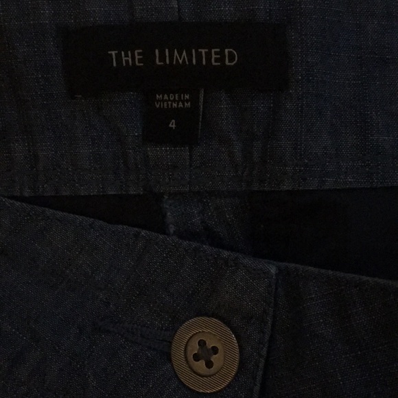 Limited blue chambray shorts. NWT. Size 4 - Picture 3 of 4